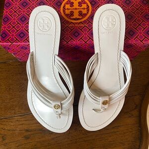 Tory Burch Sienna Thong Sandal in White Glove Nappa/Calf Leather | Size 7.5